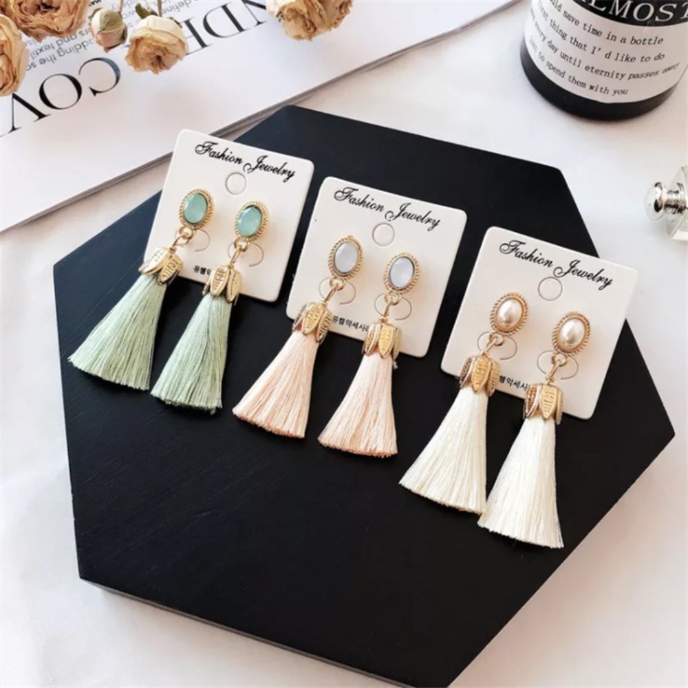 ⚜️[𝟯/$𝟭𝟴]⚜️Red Tassel Crystal Gold Earrings NEW - Picture 3 of 8